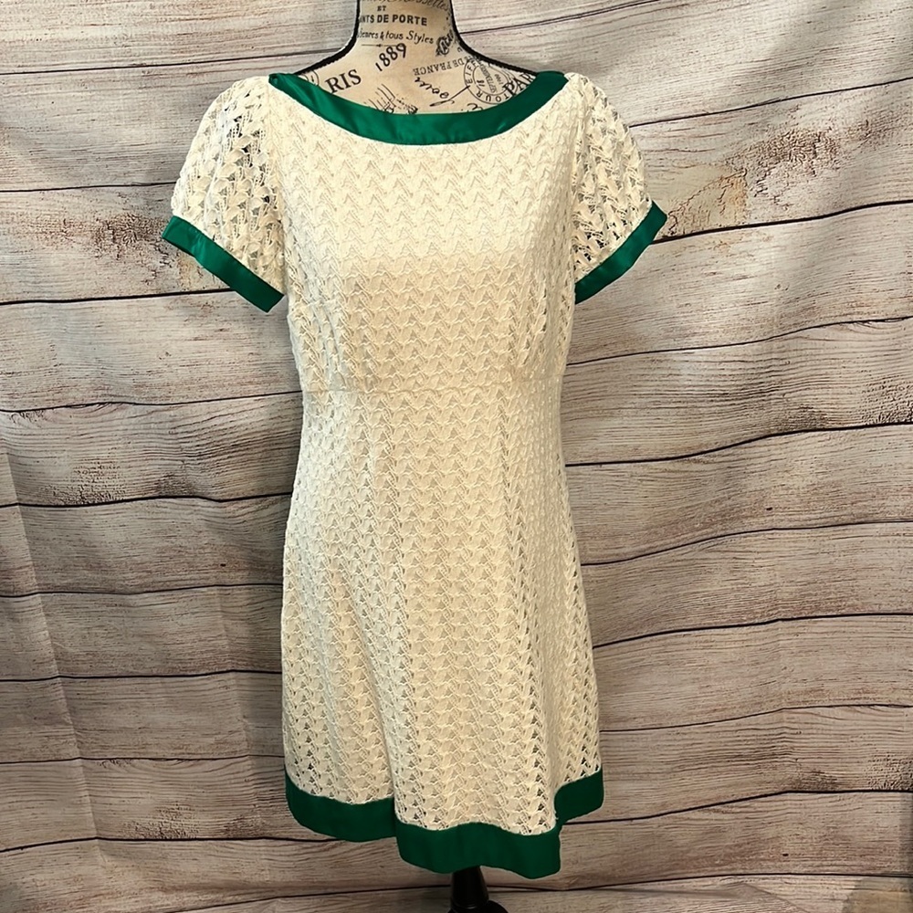 Alexia Admor NY Dress Cream Lace w Green Ribbon Trim Large Holiday